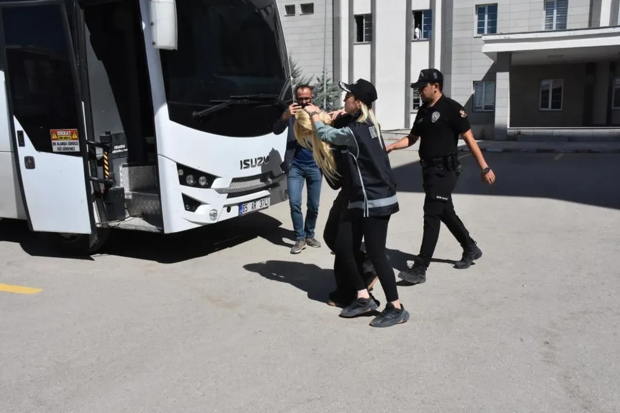 Vanlı Kara Haydar'ın eşi Çağla Öz hakkında yeni gelişme! Kameralara böyle yansıdı