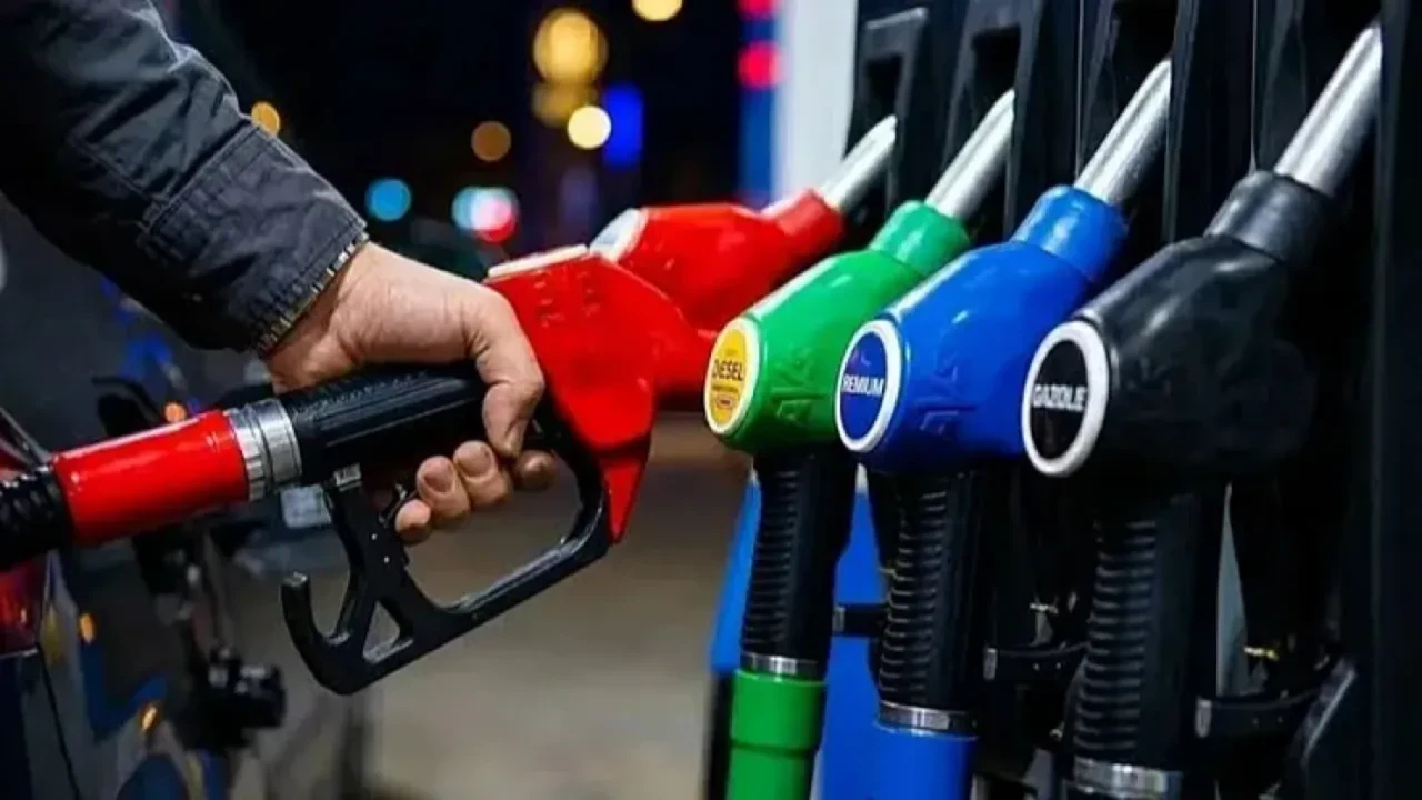 Akaryakıta büyük zam: Motorinin litresi 100 liraya dayandı