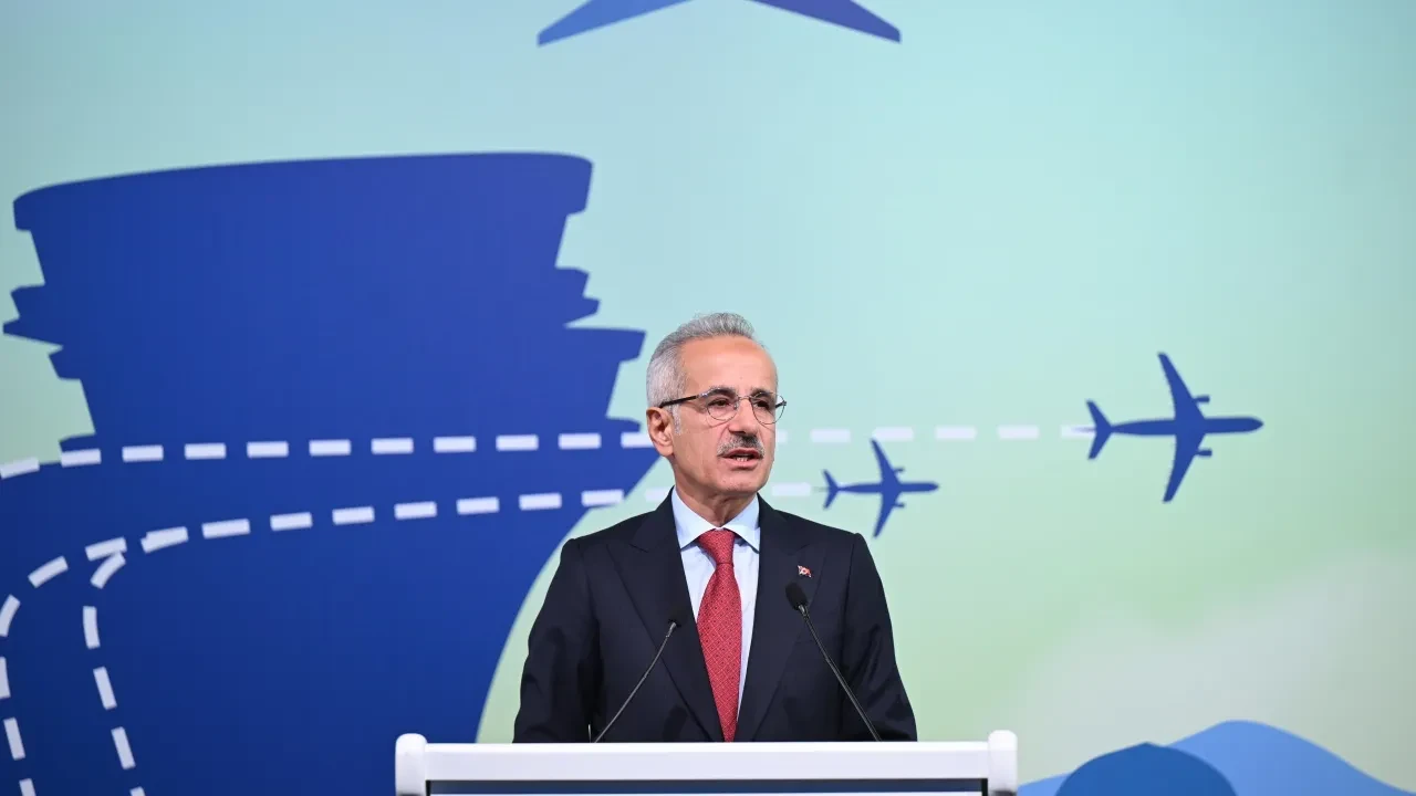 Bakan Uraloğlu duyurdu: Havalimanında ayda 2 GB internet ücretsiz
