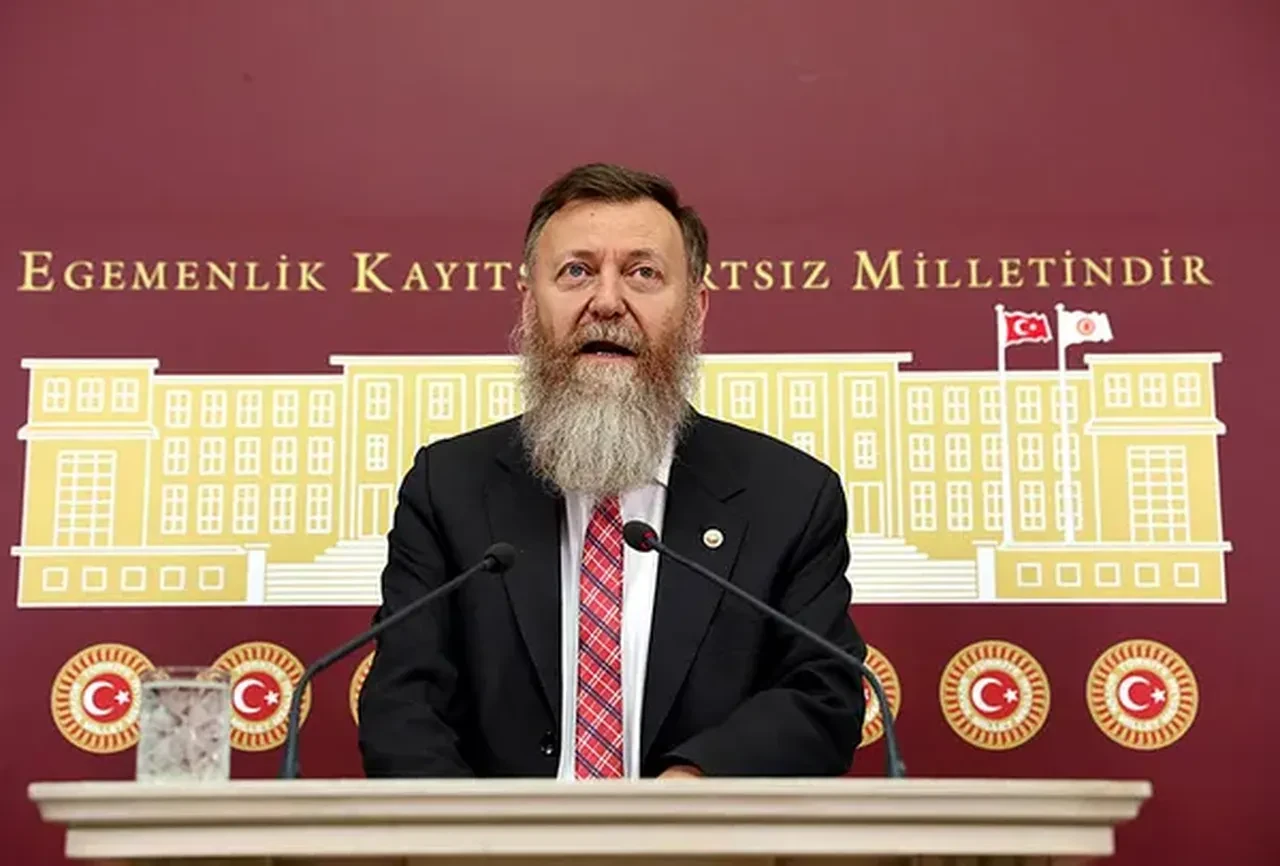 CHP eski milletvekili Aytuğ Atıcı genel başkan adaylığını açıkladı