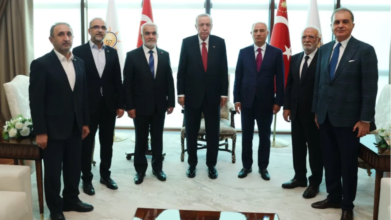 Cumhurbaşkanı Erdoğan, HÜDAPAR lideri Zekeriye Yapıcıoğlu'nu kabul etti