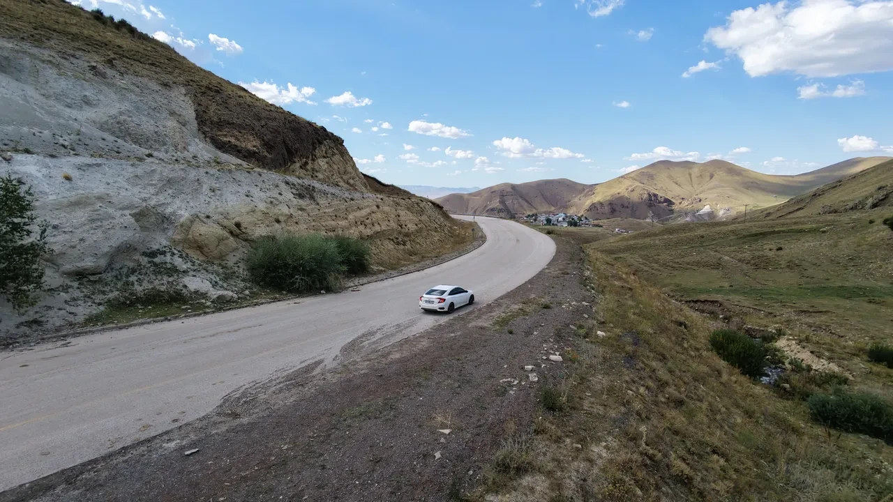 Erzurum'da ilginç bir keşif daha: Araçlar vites boştayken yokuş yukarı gidiyor