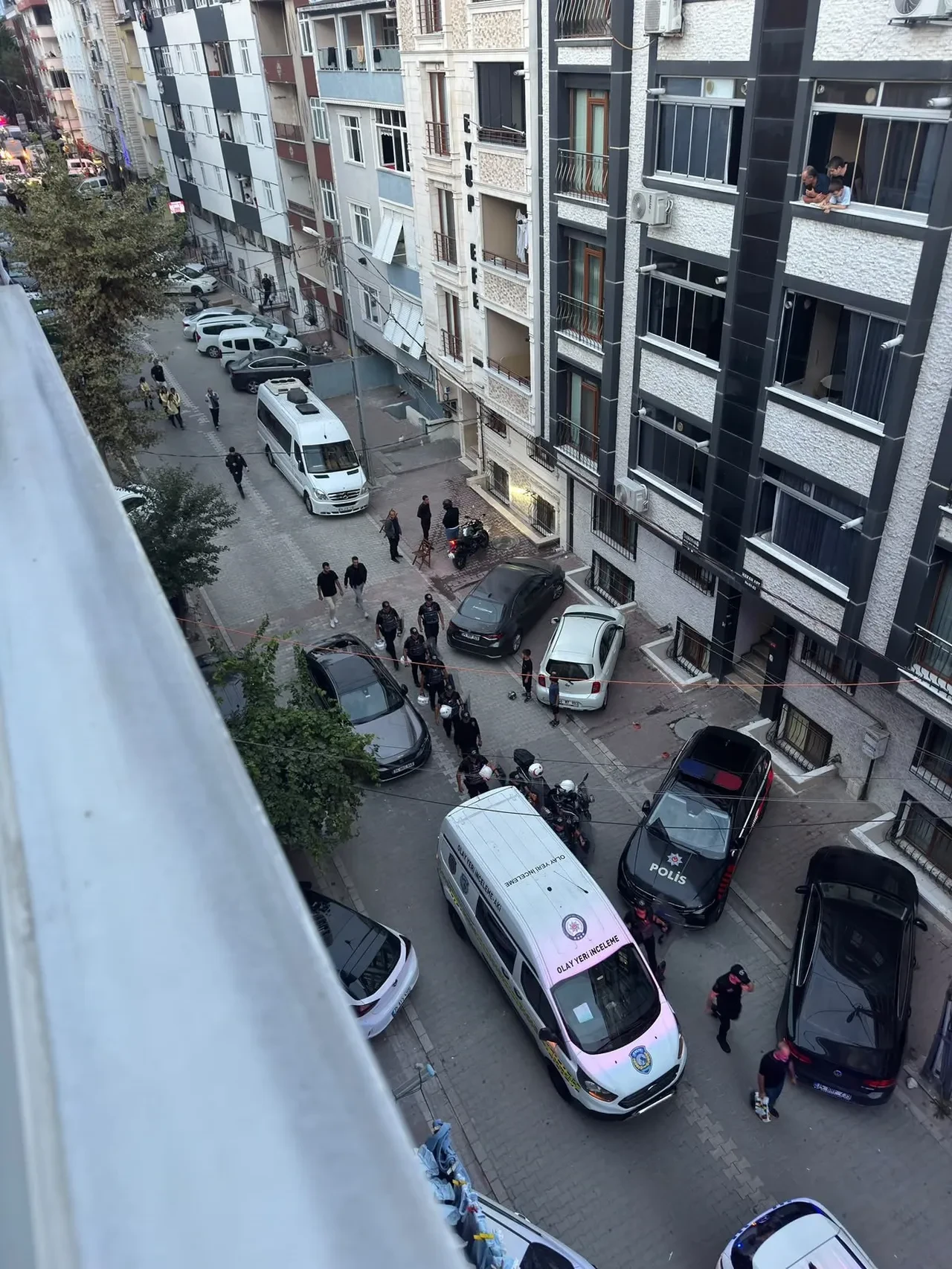 Esenyurt'ta acı olay: 6 yaşındaki çocuk annesinin elinden fırladı servisin altında kaldı