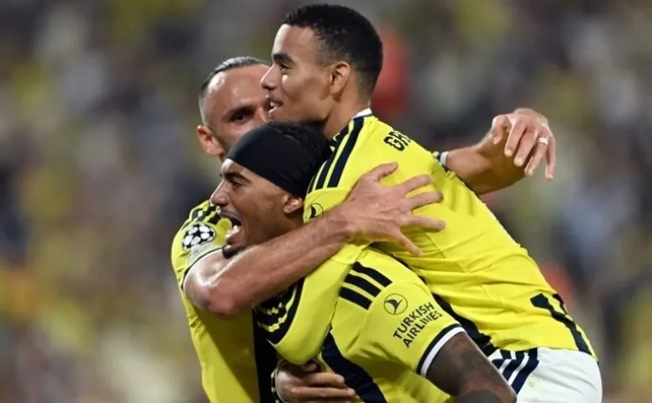 Fenerbahçe'de transfer operasyonu: 3 yıldızla yollar ayrılıyor!