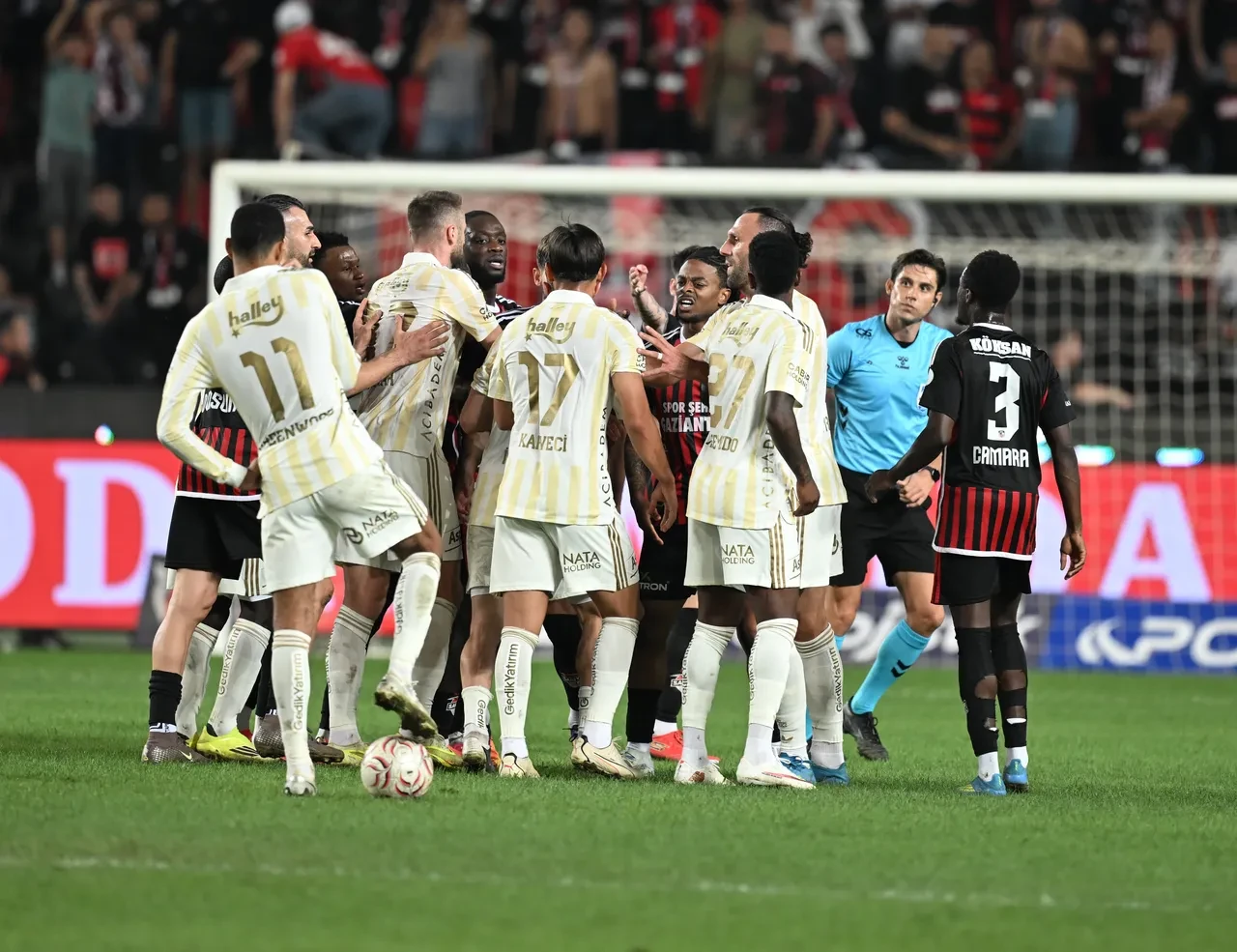 Galatasaray, Fenerbahçe ve Beşiktaş derbilerinin tarihleri belli oldu