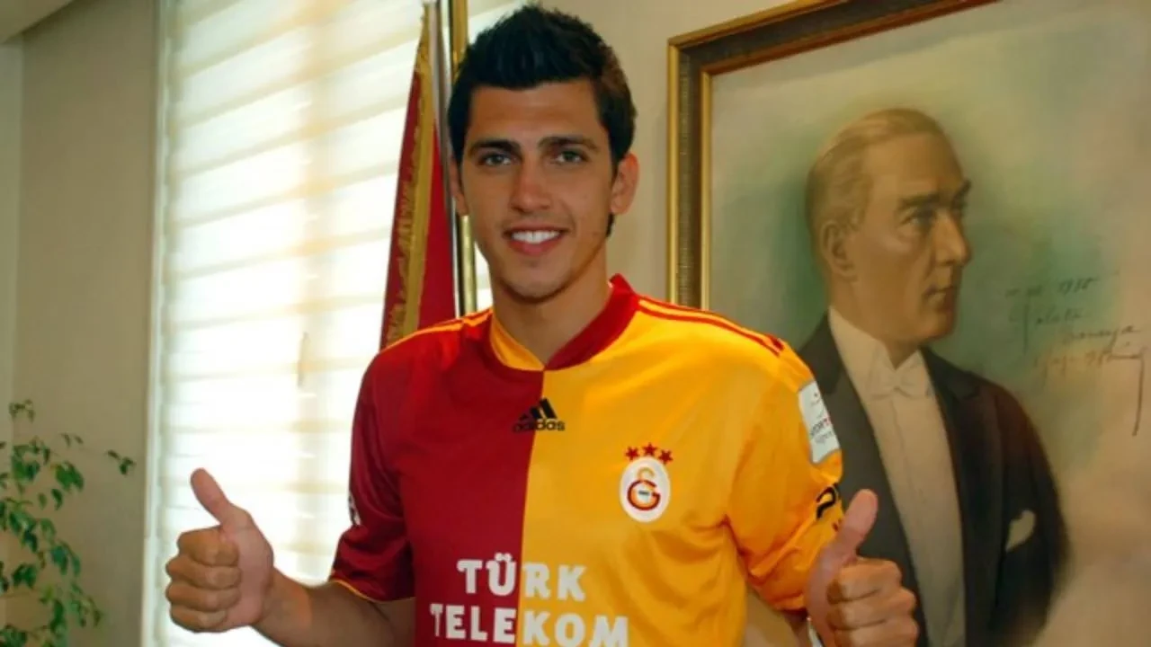 Galatasaray ve Trabzonspor'da da forma giymişti! Yıldız oyuncu futbolu bıraktı: Ceyhun Gülselam veda etti