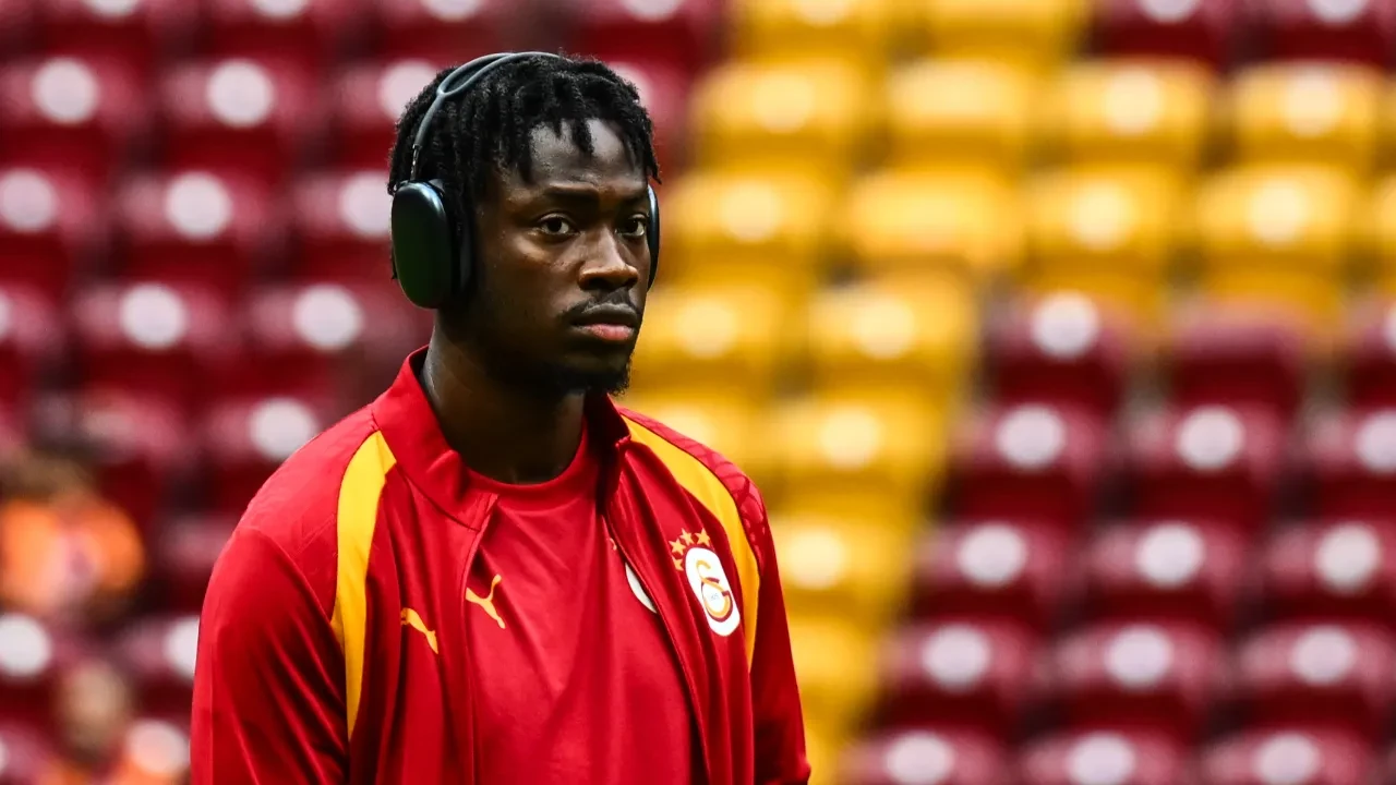 Galatasaray'da şoke eden Bitshiabu gerçeği! Fransız savunmacının oynamama sebebi belli oldu