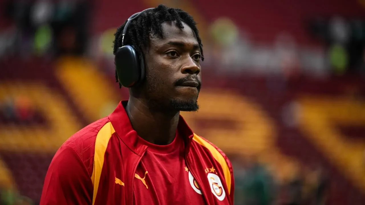 Galatasaray'da şoke eden Bitshiabu gerçeği! Fransız savunmacının oynamama sebebi belli oldu