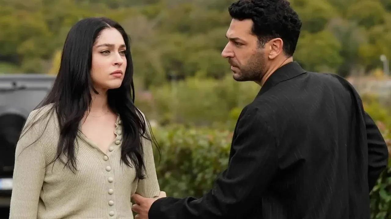 Kızılcık Şerbeti'nde yer alan Evrim Alasya, Cemre Baysel'i hedef aldığı iddia edildi! Sosyal medyayı sallayan eleştiri