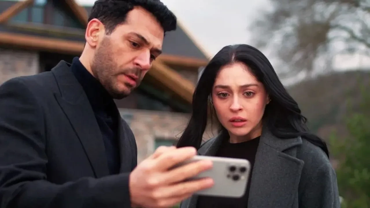 Kızılcık Şerbeti'nde yer alan Evrim Alasya, Cemre Baysel'i hedef aldığı iddia edildi! Sosyal medyayı sallayan eleştiri