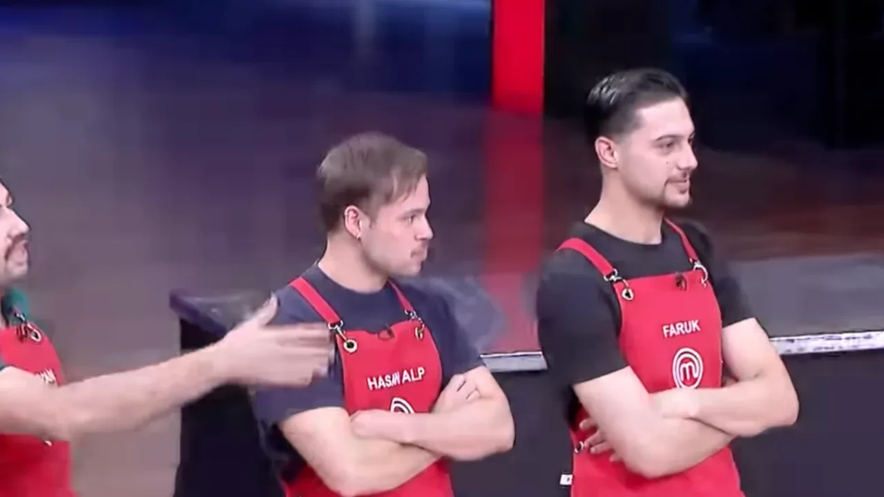 Masterchef dokunulmazlık oyununu hangi takım kazandı? 15 Eylül dokunulmazlık kazanan takım mavi mi, kırmızı mı?