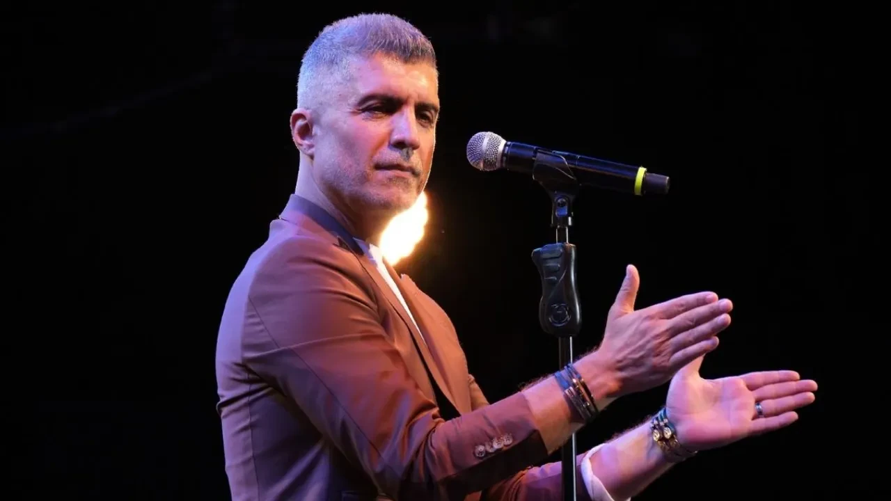 Özcan Deniz konserinde korku dolu anlar! Bıçakla saldırdılar