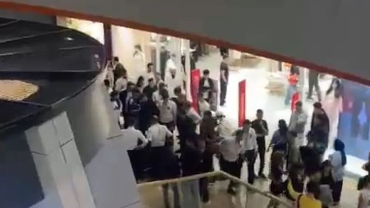 Özcan Deniz konserinde korku dolu anlar! Bıçakla saldırdılar