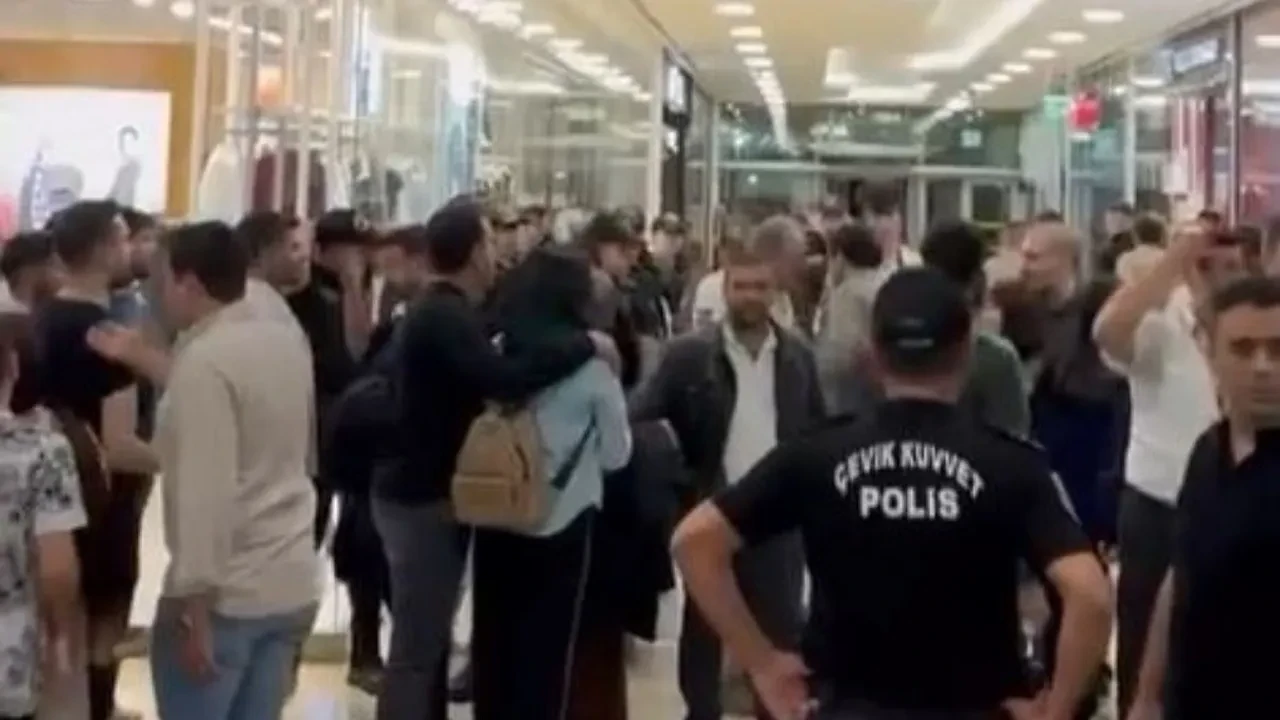 Özcan Deniz konserinde korku dolu anlar! Bıçakla saldırdılar