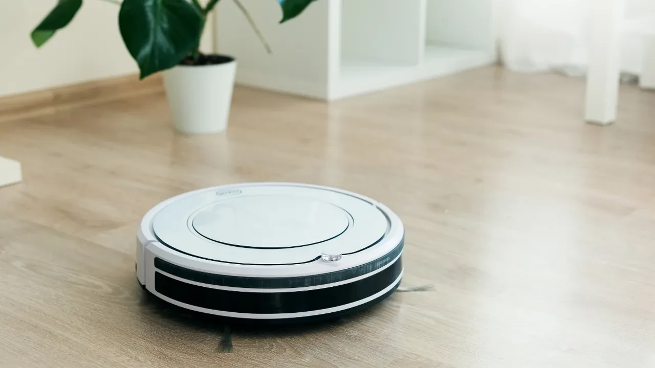 Robot süpürgeyi temizlerken sakın bu detayı atlamayın! Ben de yeni keşfettim