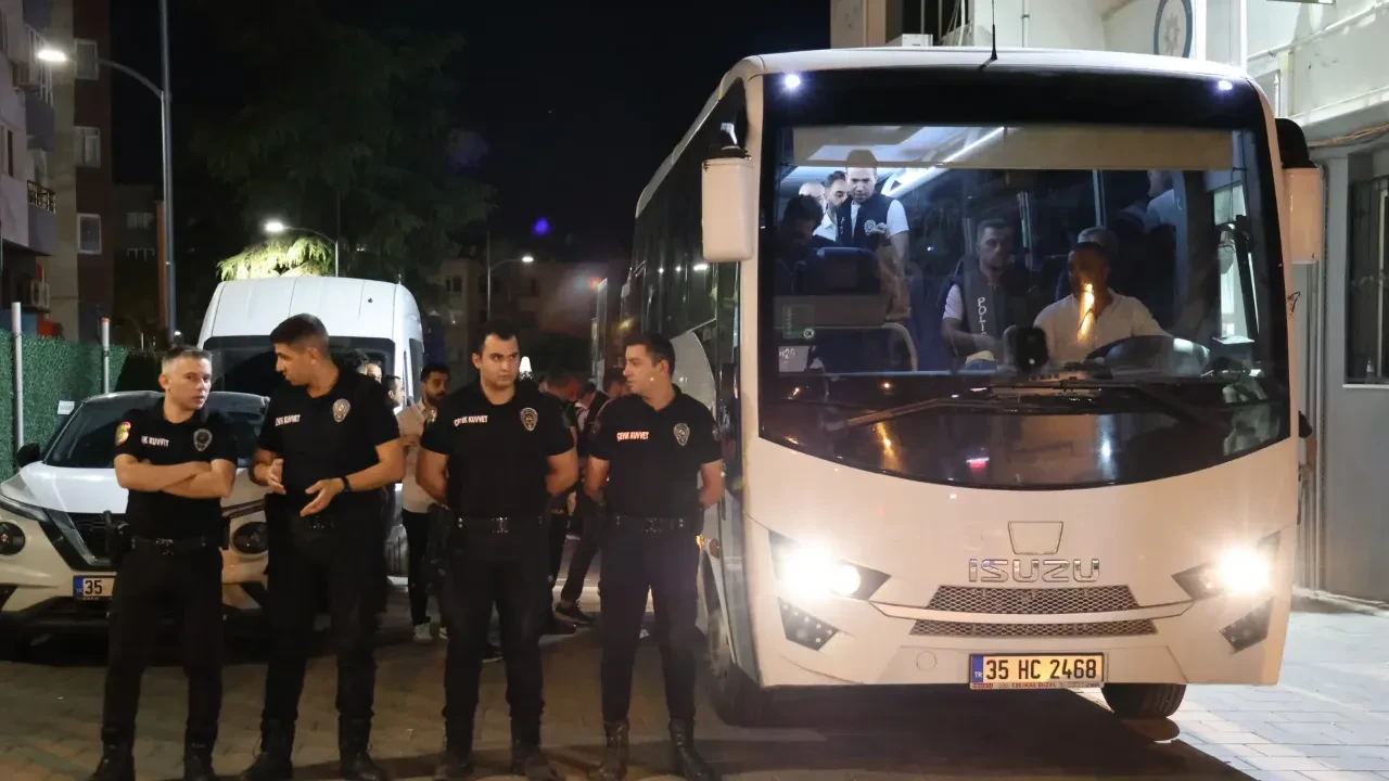 Seferihisar Belediyesi'ne yolsuzluk operasyonu: 47 şüpheli adliyeye sevk edildi