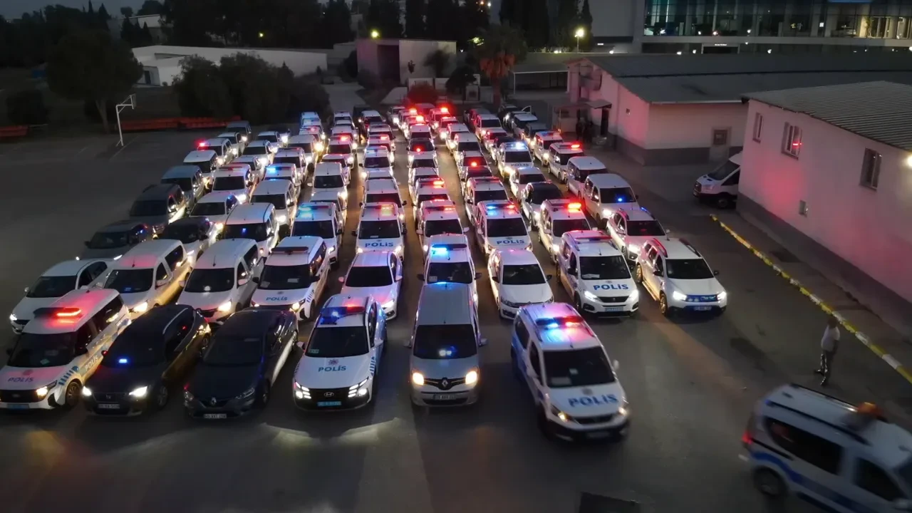 Seferihisar Belediyesi'ne yolsuzluk operasyonu: 47 şüpheli adliyeye sevk edildi