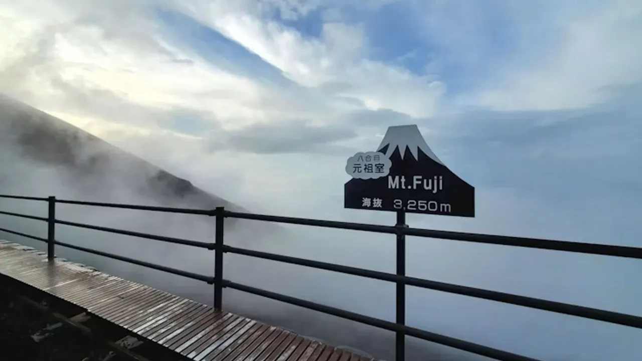 Sezon dışı Fuji Dağı'na tırmanışlarda mahsur kalanlar artık para ödeyecek