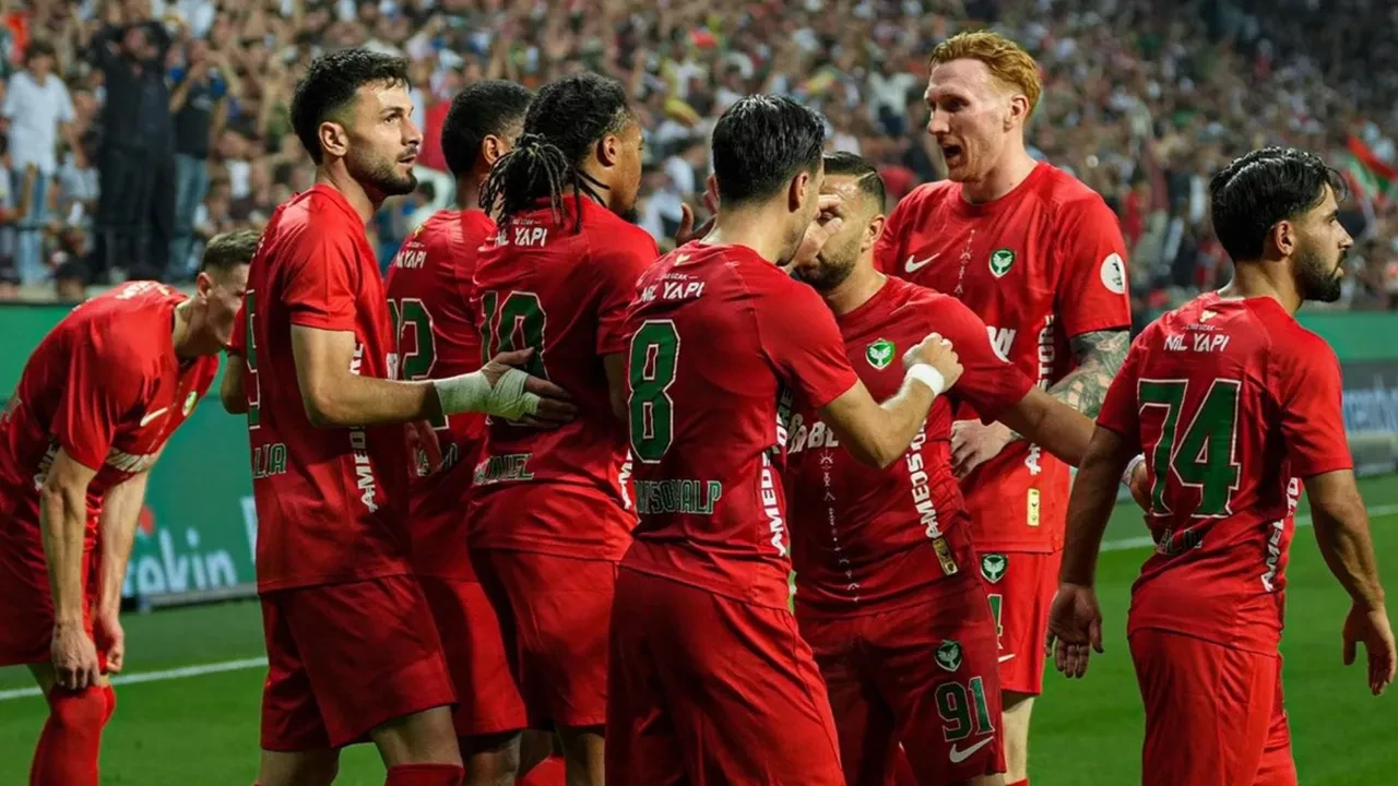 Süper Lig'de şampiyonluk ihtimalleri değişti! İşte tahmini sezon sonu tablosu
