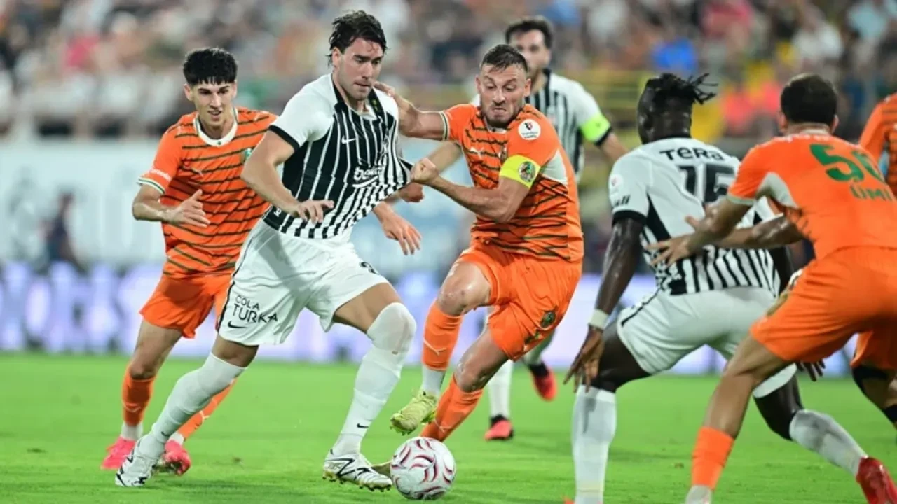 Süper Lig'de şampiyonluk ihtimalleri değişti! İşte tahmini sezon sonu tablosu