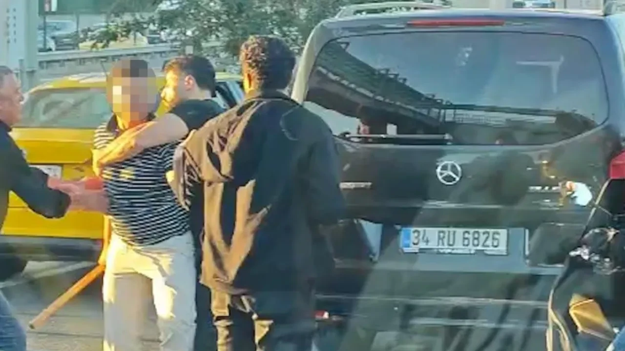 Trafik kazası sonrası sopalı ve yumruklu kavga