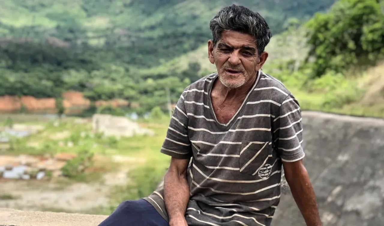 700 kiloluk altın buldu! Serveti eridi, derme çatma kulübeye geri döndü