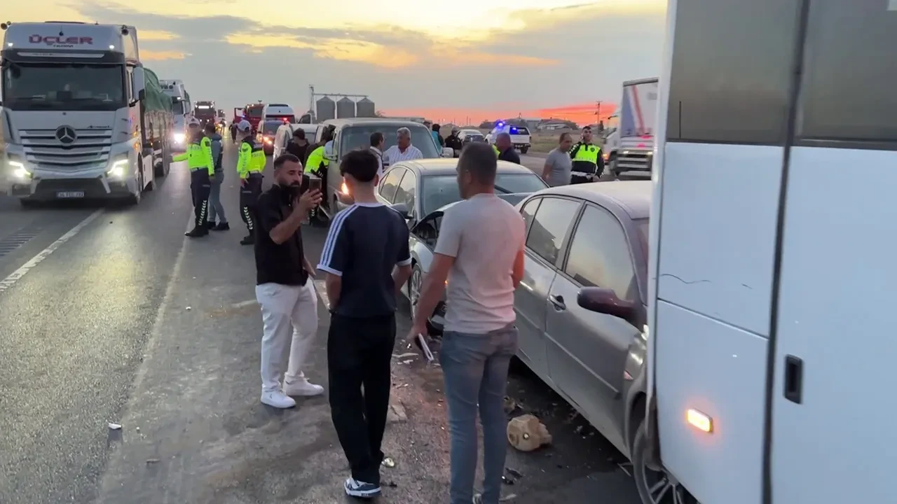 Aksaray-Konya Karayolu'nda kum fırtınası! 7 araç birbirine girdi: 15 yaralı