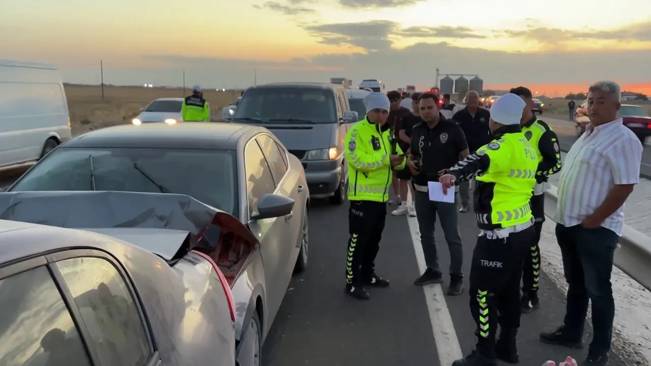 Aksaray-Konya Karayolu'nda kum fırtınası! 7 araç birbirine girdi: 15 yaralı