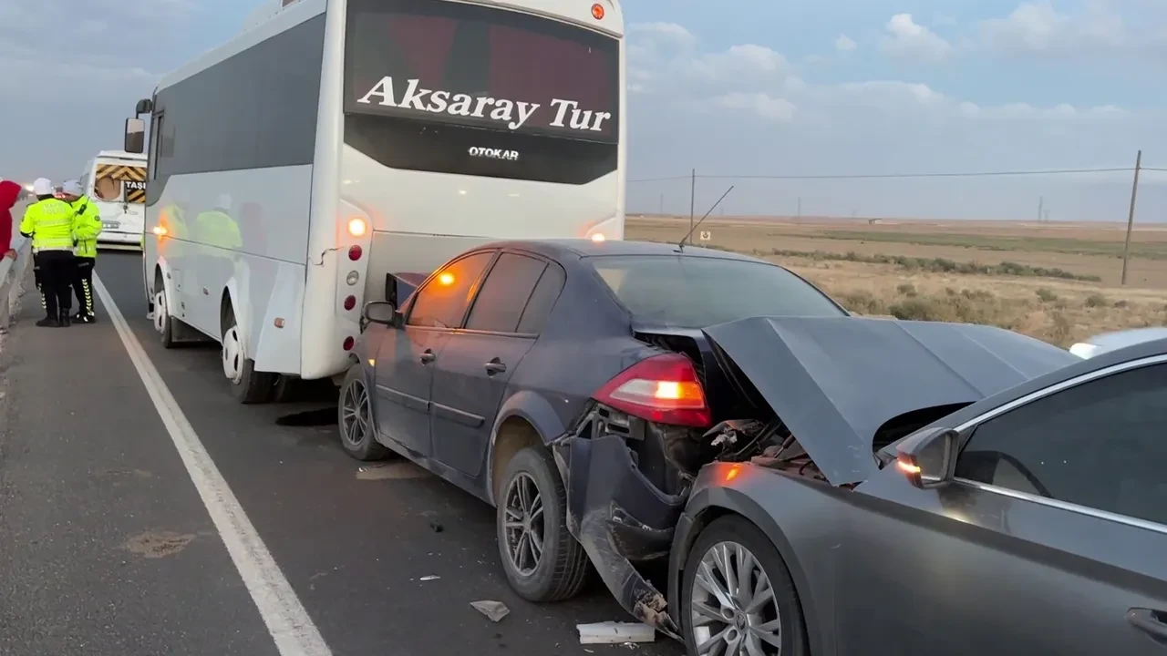 Aksaray-Konya Karayolu'nda kum fırtınası! 7 araç birbirine girdi: 15 yaralı