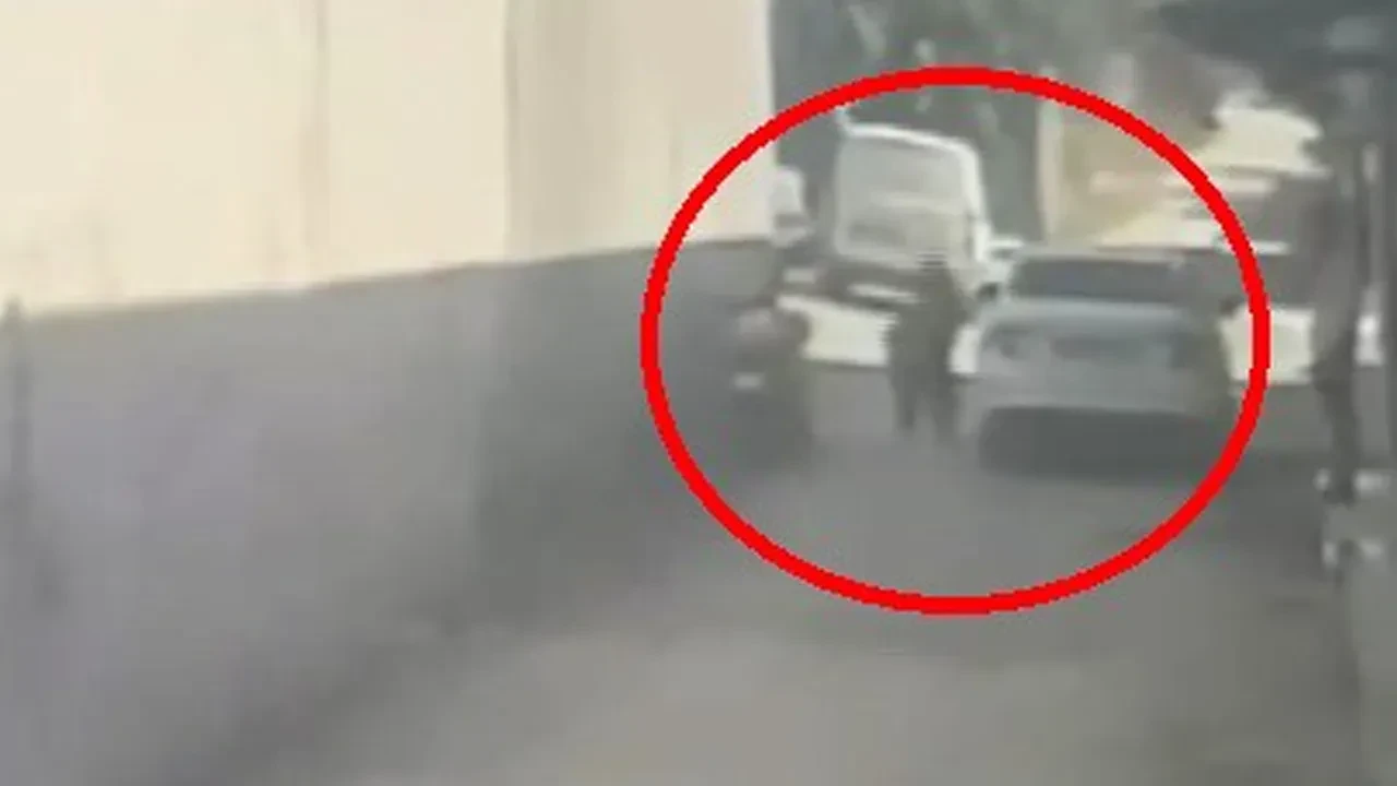 Aracına bindiği sırada altın dolu keseyi böyle kaptırdı