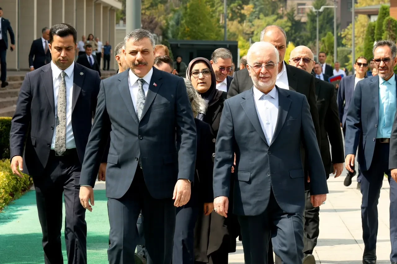 Bakan Çiftçi'den Ankara'da kritik temas: İranlı mevkidaşıyla görüştü