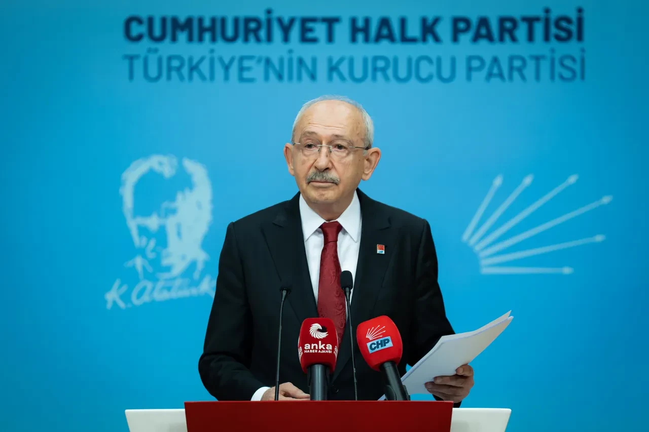 CHP açık kapı bıraktı: Anayasa değişikliğine şartlı destek