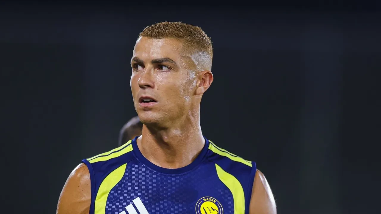 Cristiano Ronaldo bir ilki başaracak! Al Nassr'ı satın alıyor: Ödenecek ücret belli oldu