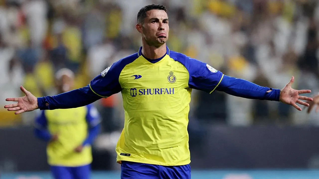 Cristiano Ronaldo bir ilki başaracak! Al Nassr'ı satın alıyor: Ödenecek ücret belli oldu
