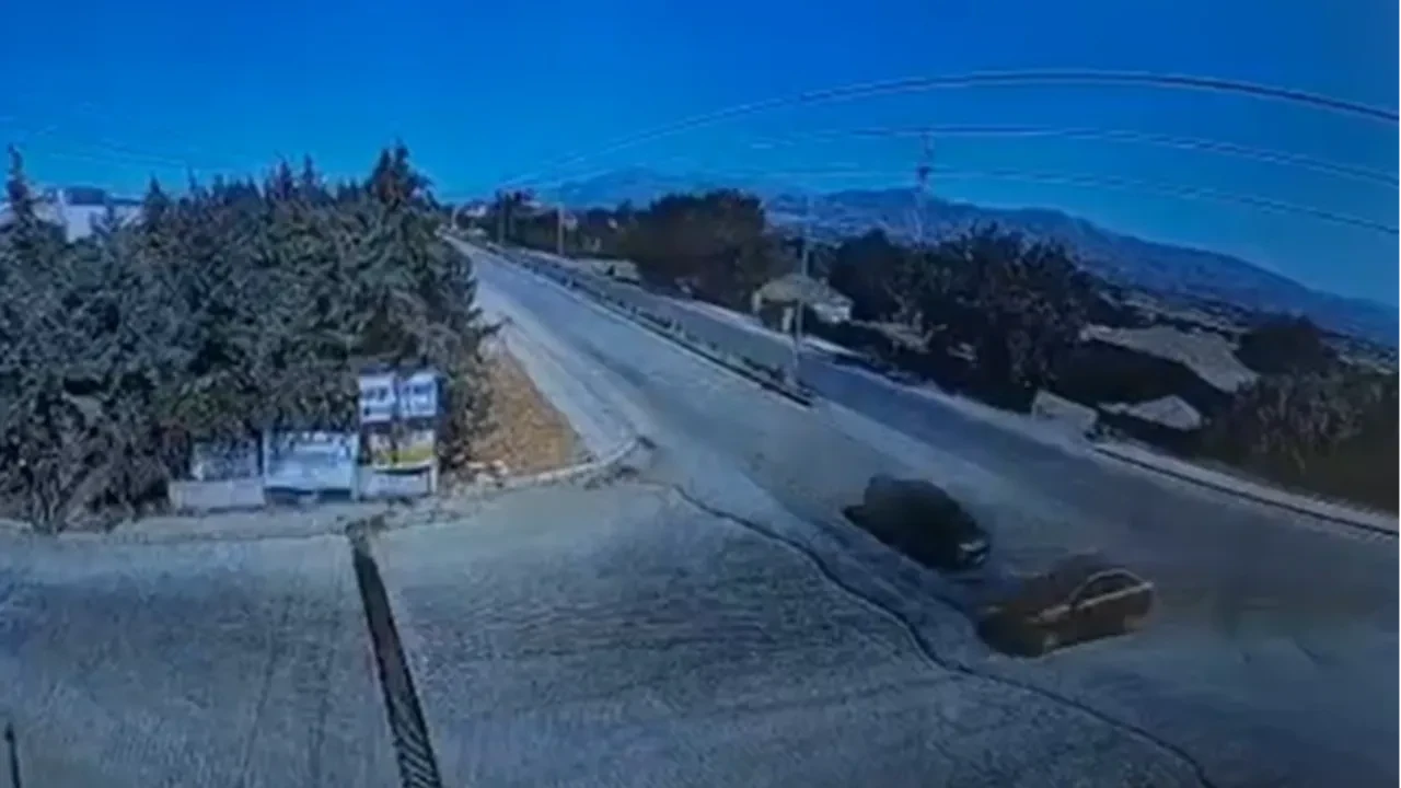Elazığ'da araç ikiye bölündü: 2 ölü, 2 ağır yaralı feci kazanın görüntüleri ortaya çıktı