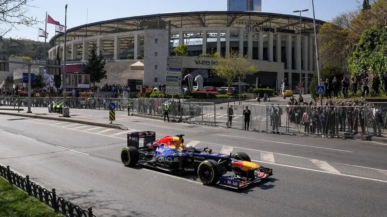 Formula 1 takvimi resmen duyuruldu: İstanbul Park dev yarışa hazırlanıyor! Türkiye Grand Prix için tarih belli oldu