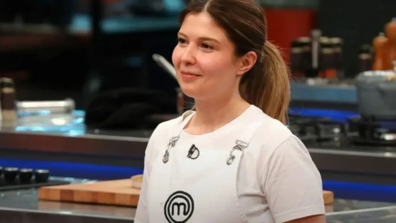 Hasan Alp ve Bahar’ın kalp gönderdiği anlar olay oldu! “ MasterChef’te yeni bir aşk mı doğuyor?” yorumları dikkat çekti