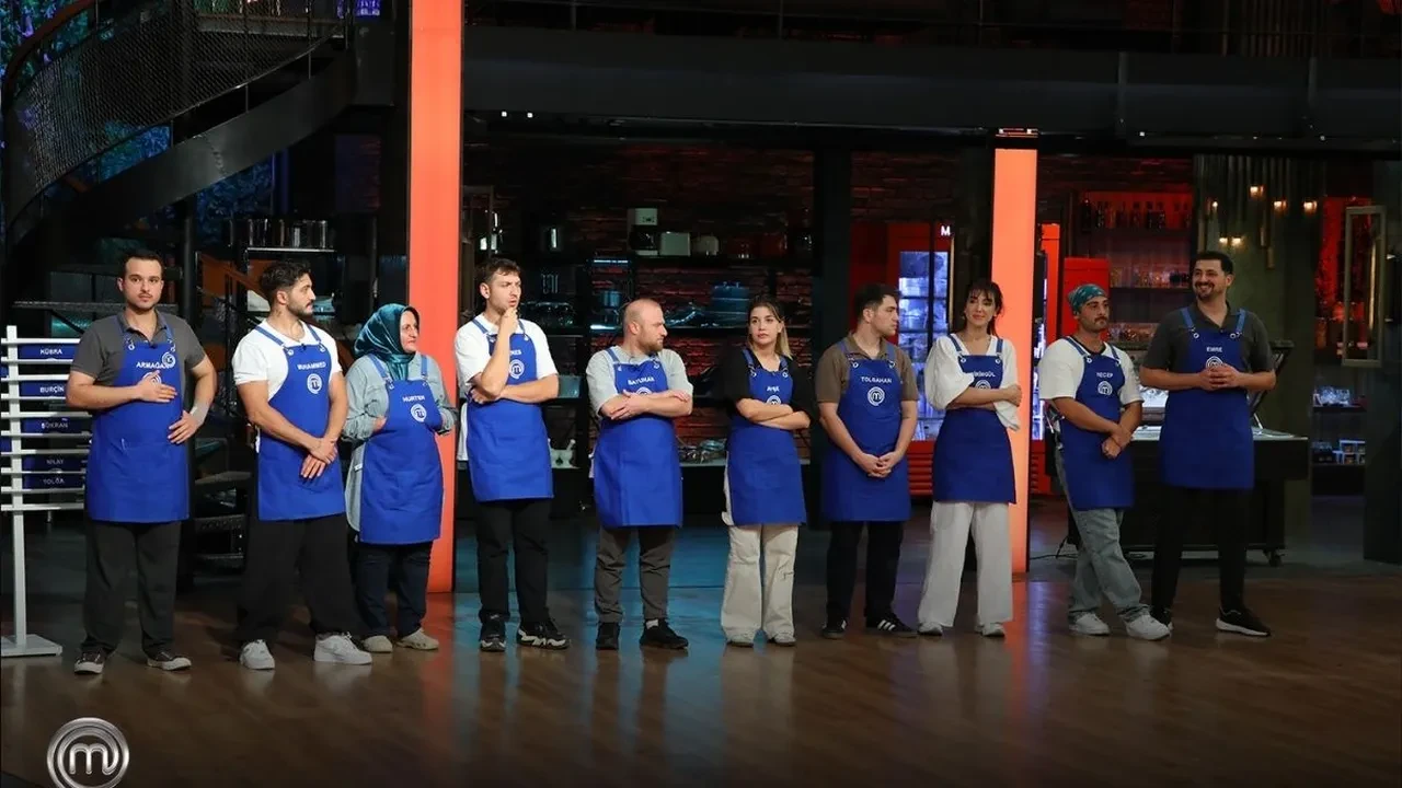 Hasan Alp ve Bahar’ın kalp gönderdiği anlar olay oldu! “ MasterChef’te yeni bir aşk mı doğuyor?” yorumları dikkat çekti