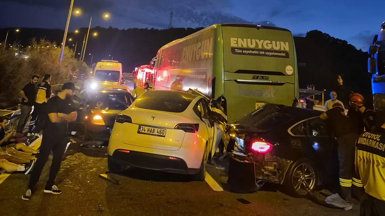 İstanbul-İzmir Otoyolu'nda zincirleme kaza: 11 yaralı