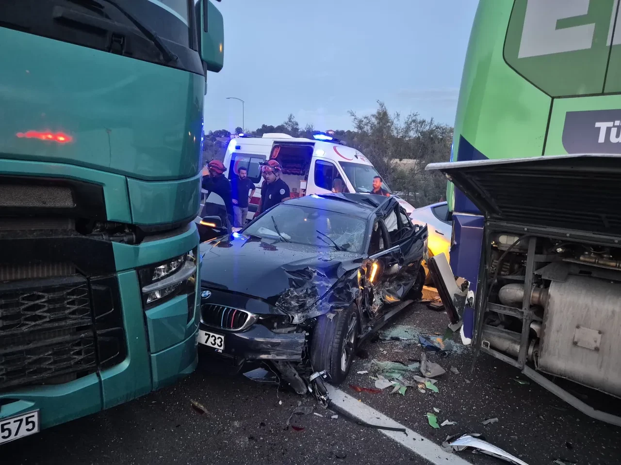 İstanbul-İzmir Otoyolu'nda zincirleme kaza: 11 yaralı