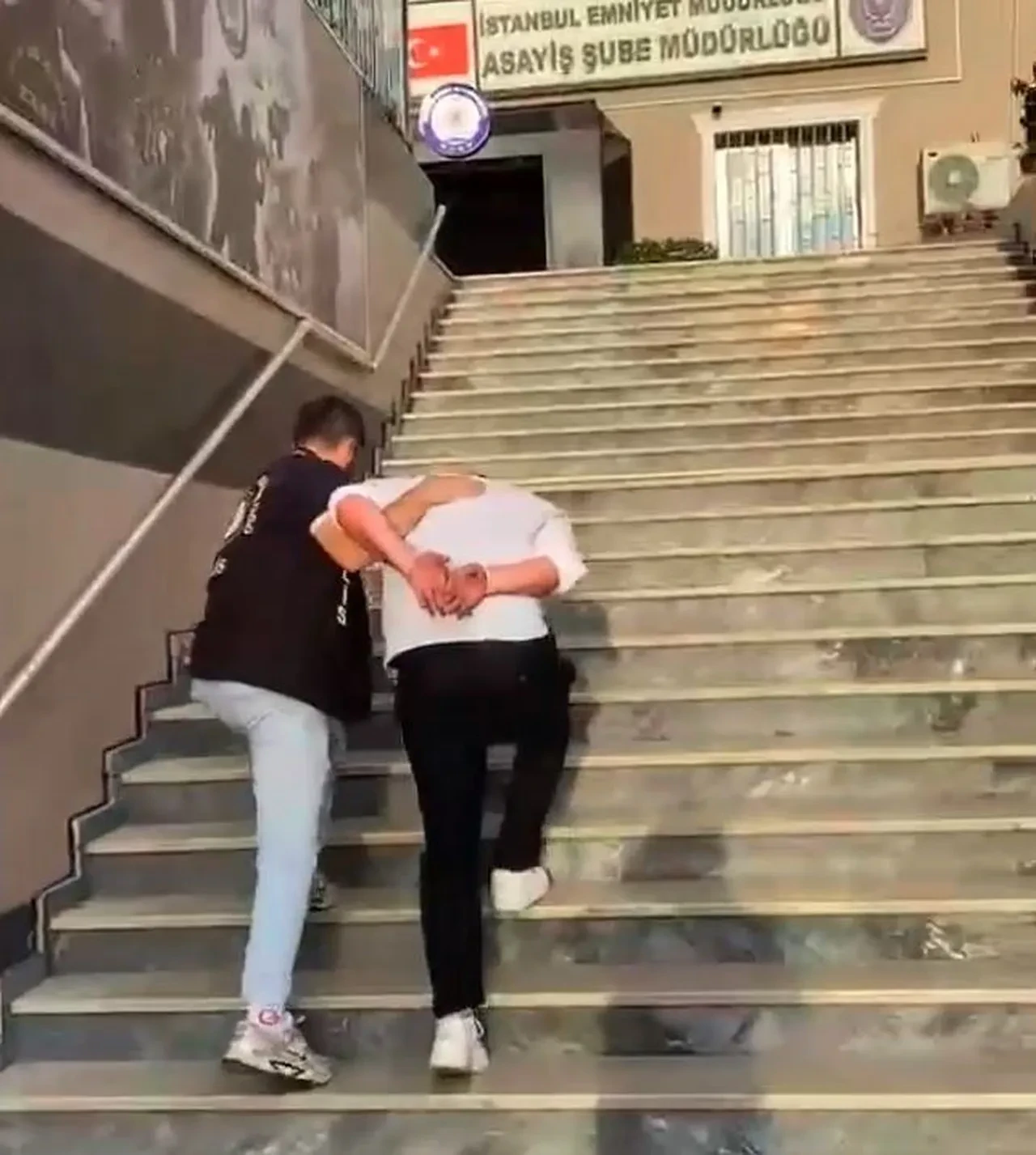 İstanbul'da bir döviz bürosunda silahlı kavga: 2 ölü, 2 yaralı