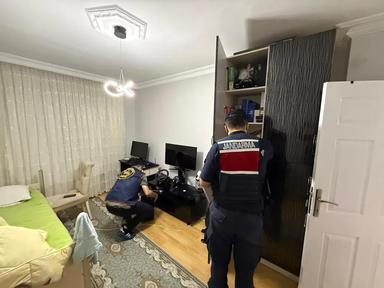 MİT'ten siber casuslara operasyon: 5 şüpheli gözaltında