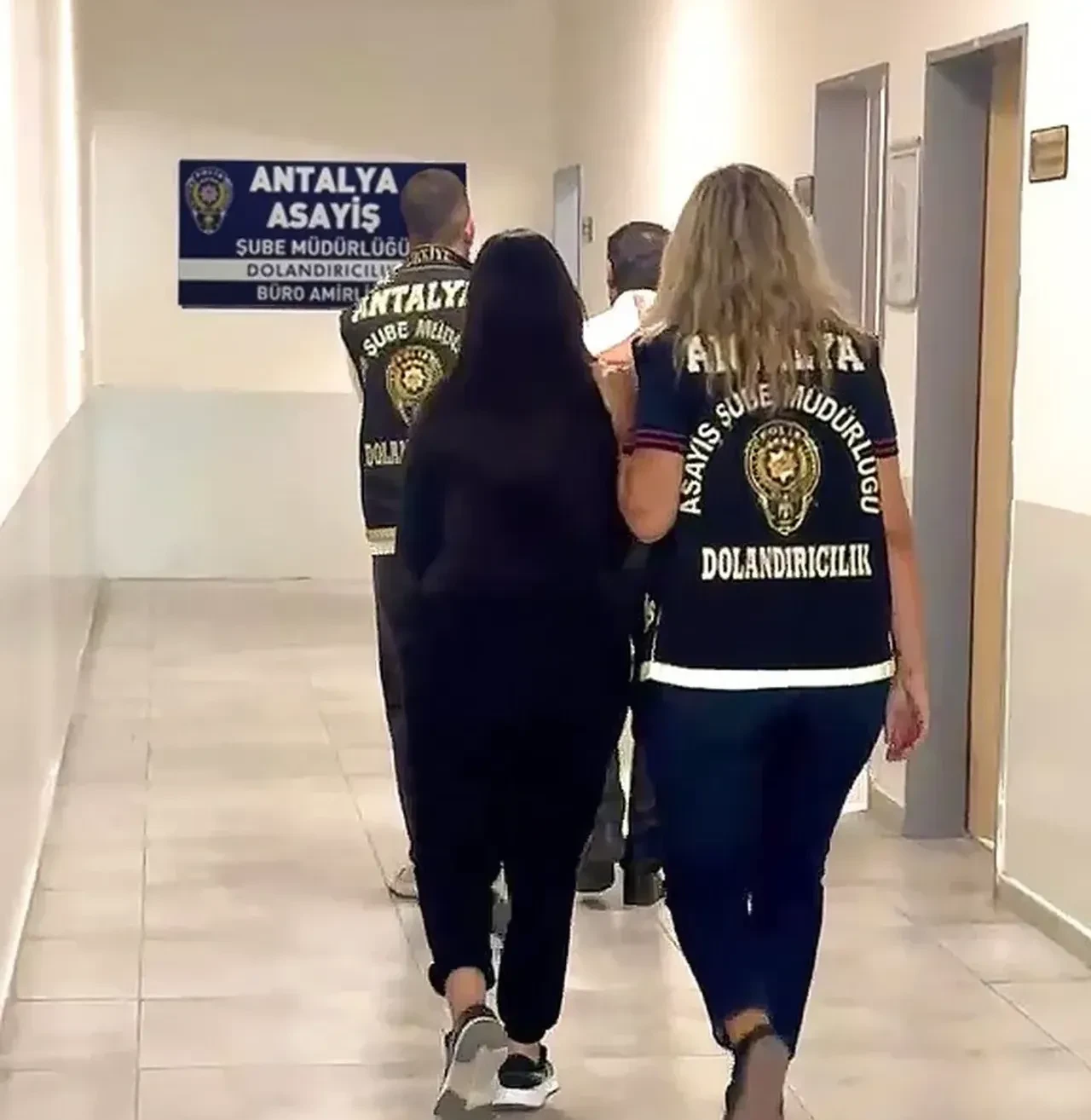 Polis gibi davranıp 7 milyonluk vurgun yaptılar!