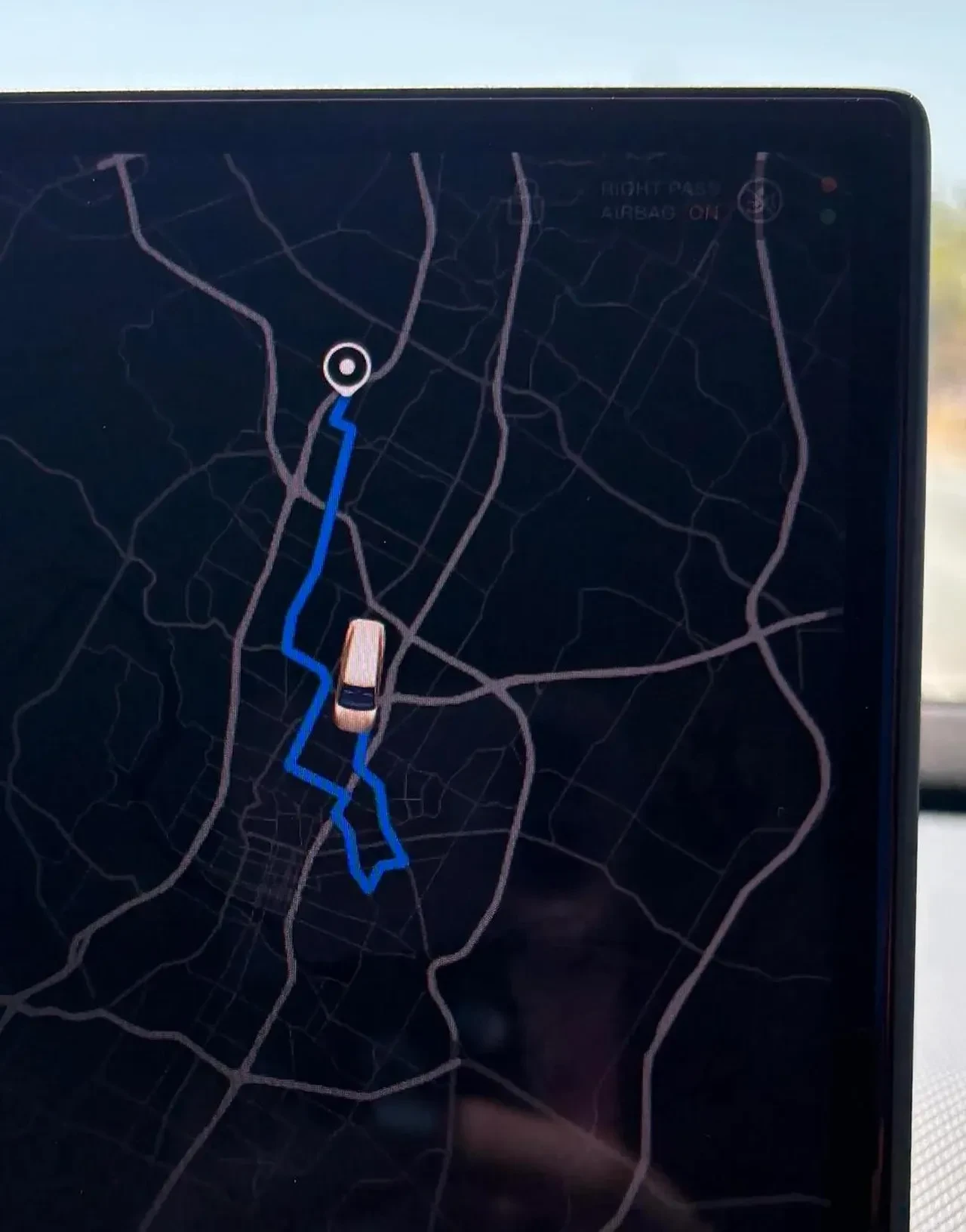 Tesla'nın sürücüsüz taksisi yolcuyu şehirde dolaştırdı! 10 dakikalık yol 1 saatten fazla sürdü