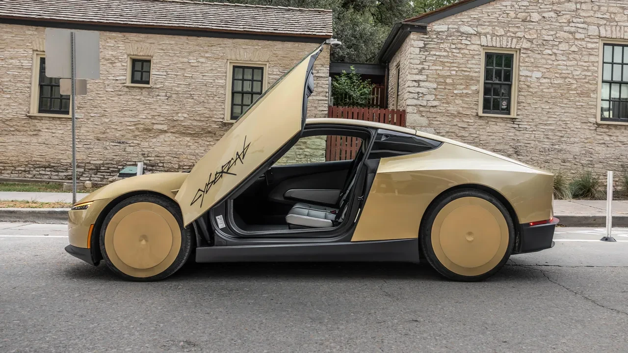 Tesla'nın sürücüsüz taksisi yolcuyu şehirde dolaştırdı! 10 dakikalık yol 1 saatten fazla sürdü