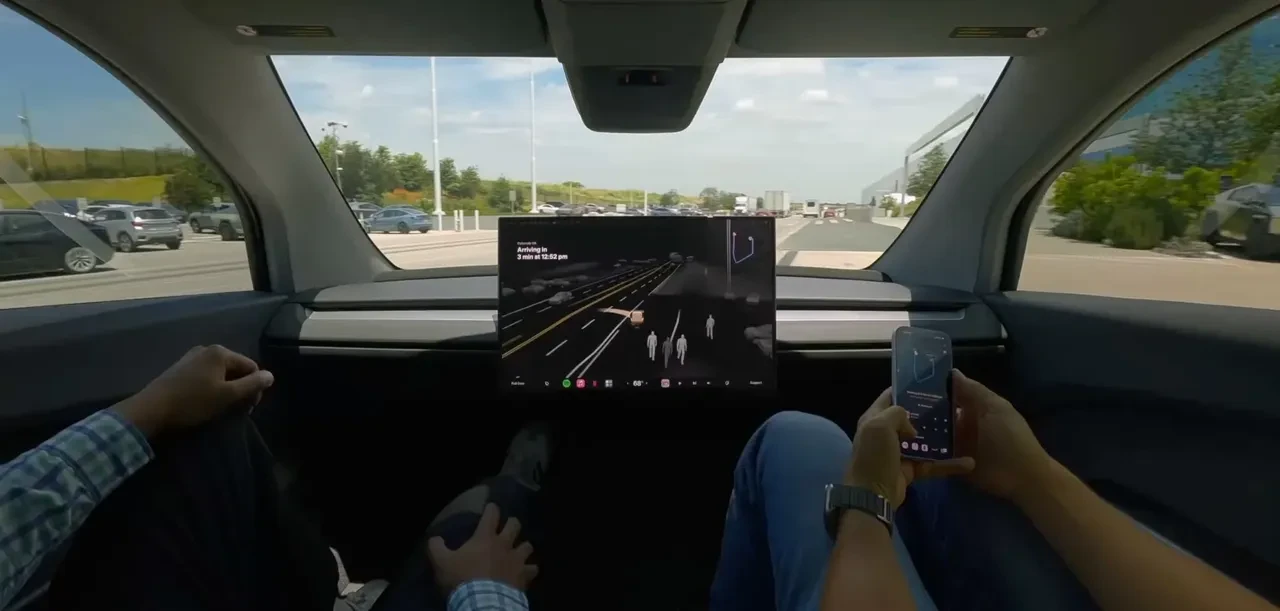 Tesla'nın sürücüsüz taksisi yolcuyu şehirde dolaştırdı! 10 dakikalık yol 1 saatten fazla sürdü