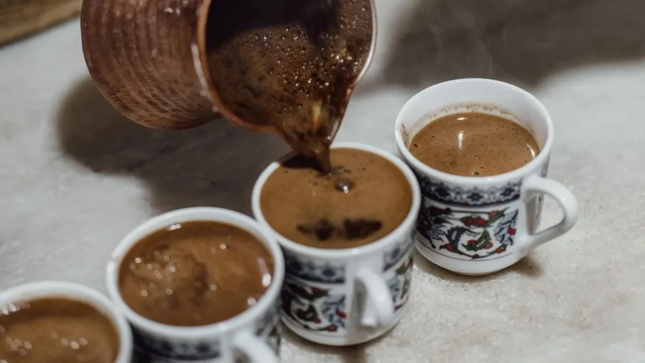 Tuzlu kahve neden yapılır? Gelenek mi gerçekten işe yarıyor mu?