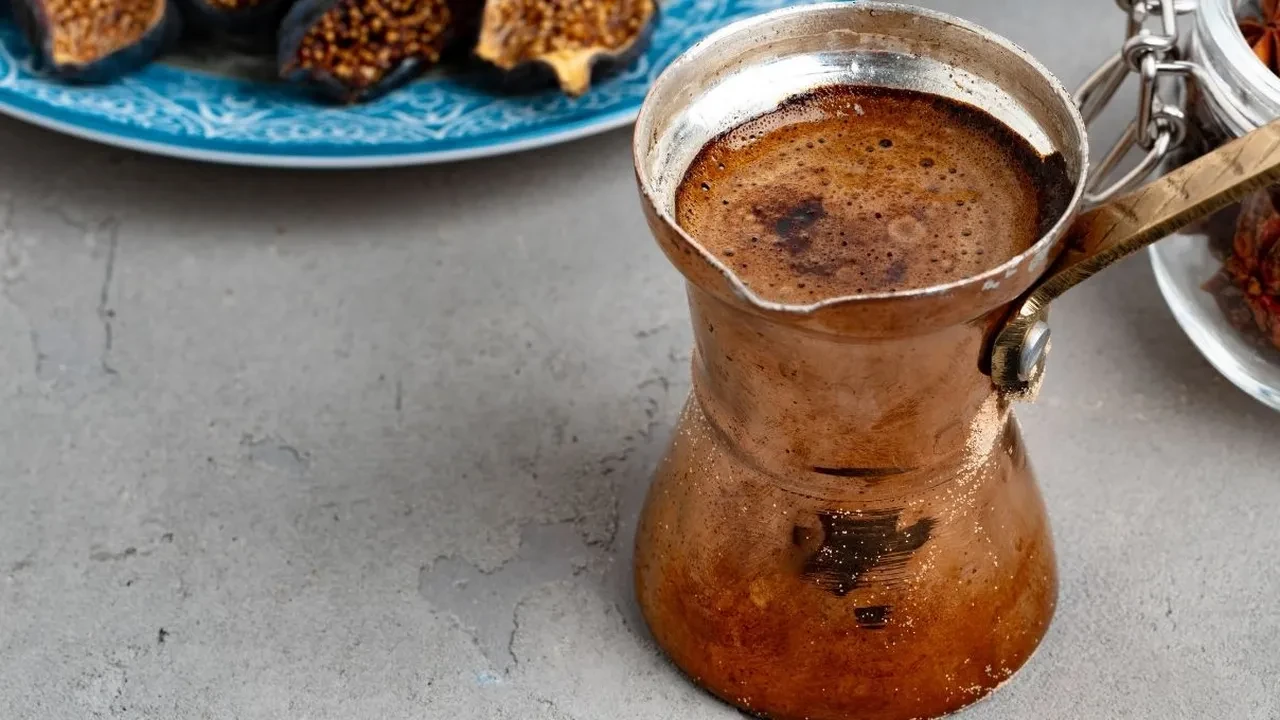 Tuzlu kahve neden yapılır? Gelenek mi gerçekten işe yarıyor mu?