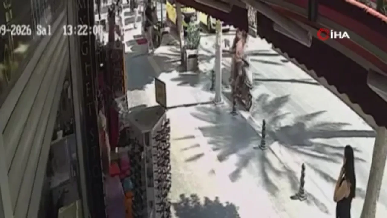 Yayalara yol veren araçların arasından hızla gelip kadına böyle çarptı! O anlar kamerada 