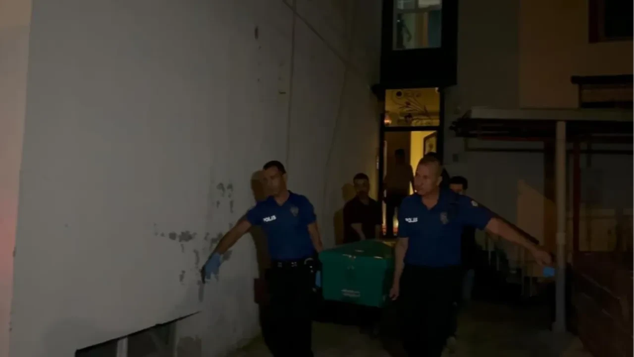 Adana’da aile faciası: Boşandığı eşini ve oğlunu vurup intihar etti